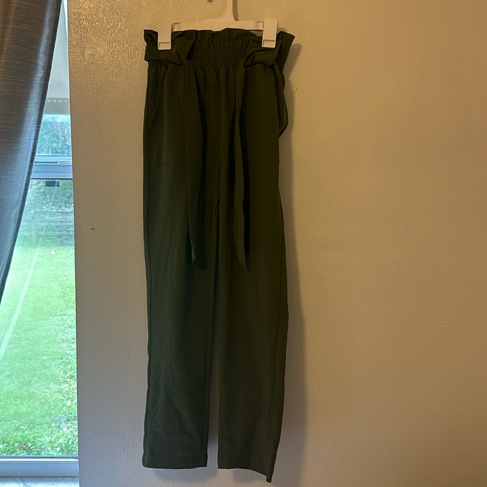 Woman’s paper bag waist pants